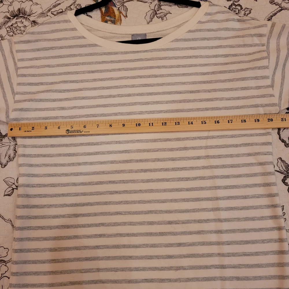 GAP Fit Cream and Gray Striped 3/4 Sleeve Sz Medium - Picture 8 of 9